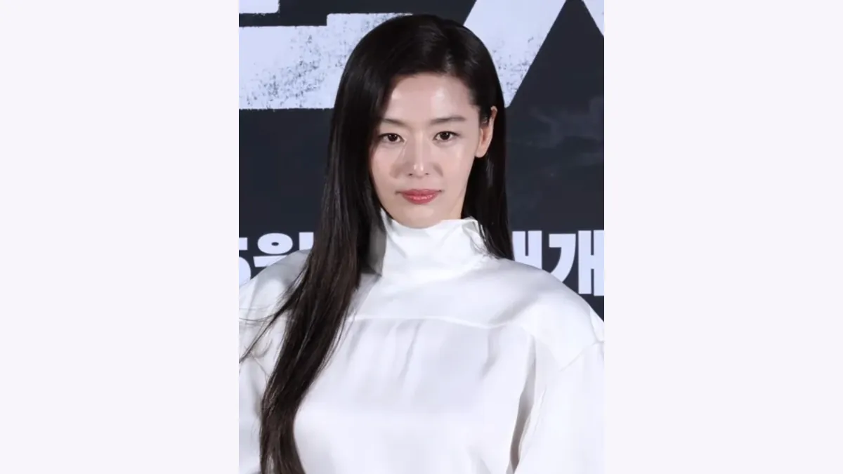 Jun Ji-hyun Face Reading: A Long Oval Face and a Slender Central Line