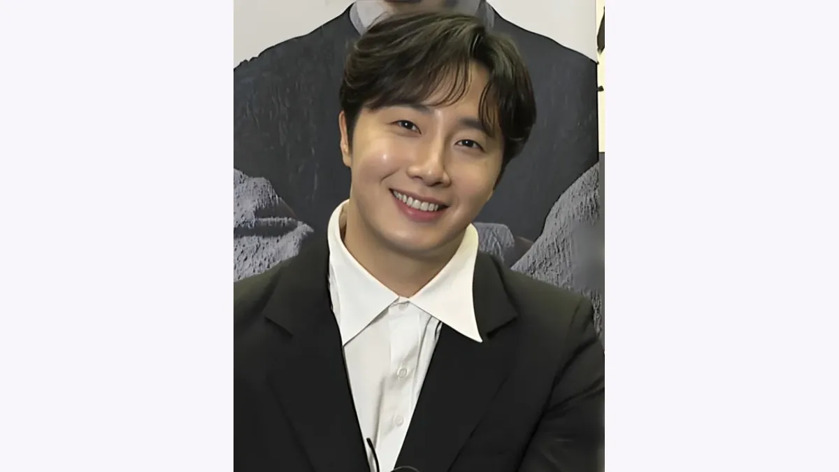 Jung Il-woo Face Reading: A Long Oval Face and Raised Mouth Corners