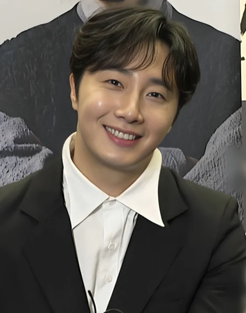 Jung Il-woo at a public event