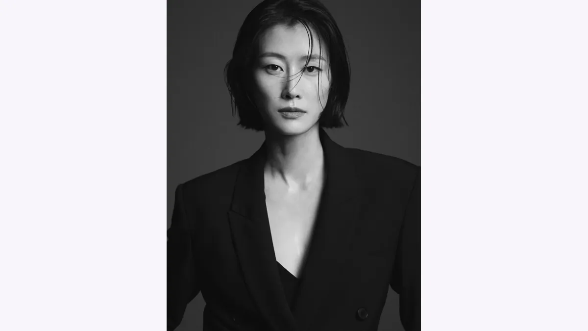 Lee Hyun-yi Face Reading: A Long Oval Face and Horizontal Eye Lines