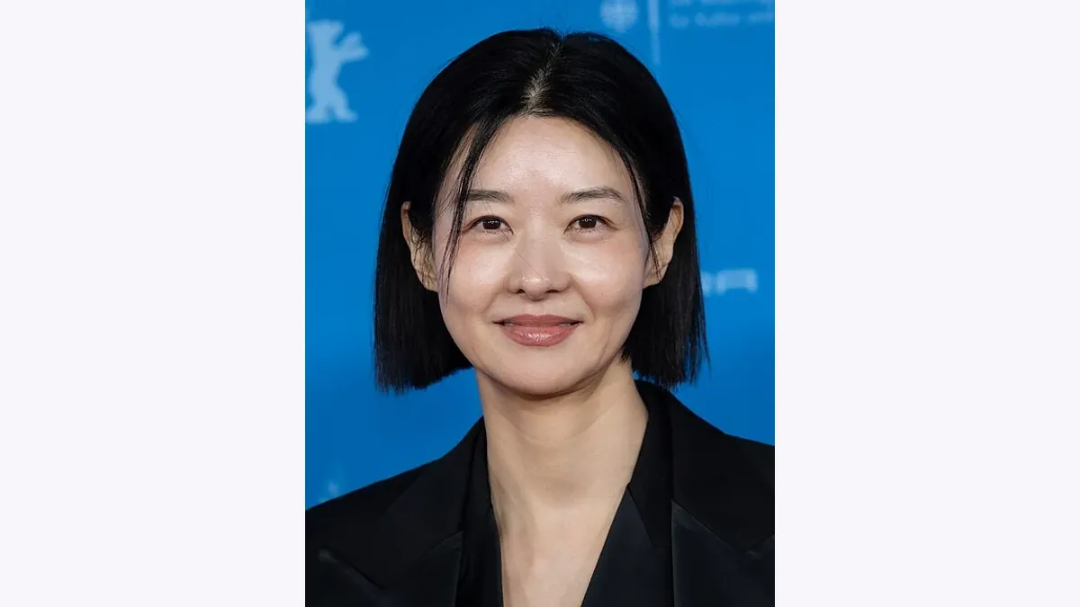 Song Seon-mi Face Reading: Rounded Cheeks and Soft Mouth Corners