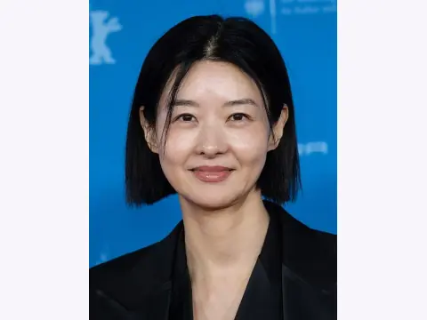 Song Seon-mi Face Reading: Rounded Cheeks and Soft Mouth Corners
