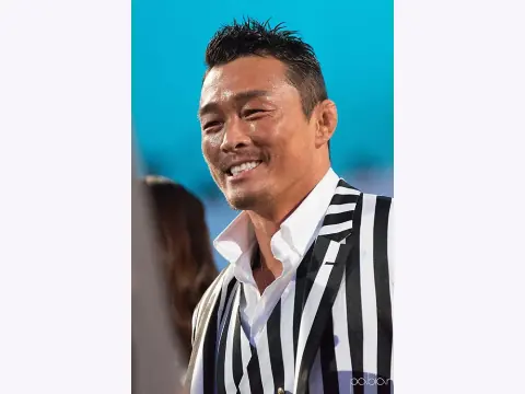 추성훈 관상: 각진 하관과 웃는 눈의 곡선