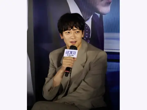 강동원 관상: 긴 중앙선과 가늘어지는 턱