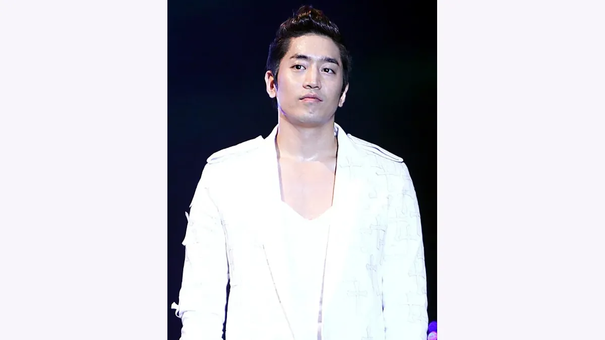 신화 에릭 관상: 굵은 눈썹과 각을 남긴 하관
