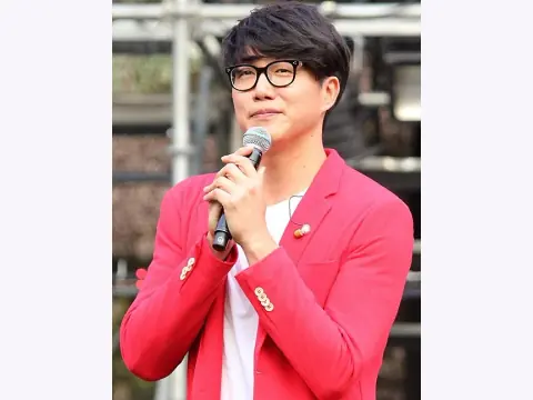 Sung Si-kyung Face Reading: A Rounded Face and Horizontal Glasses Frames