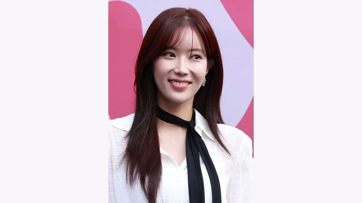 Im Soo-hyang Face Reading: Long Eyes and a Small Chin