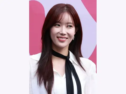 임수향 관상: 긴 눈의 윤곽과 작은 턱끝