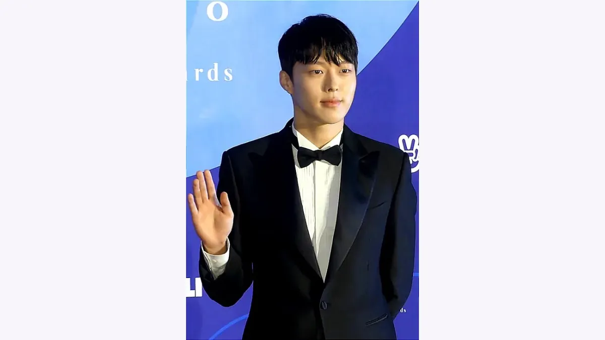 장기용 관상: 길게 이어지는 콧등과 가는 하관
