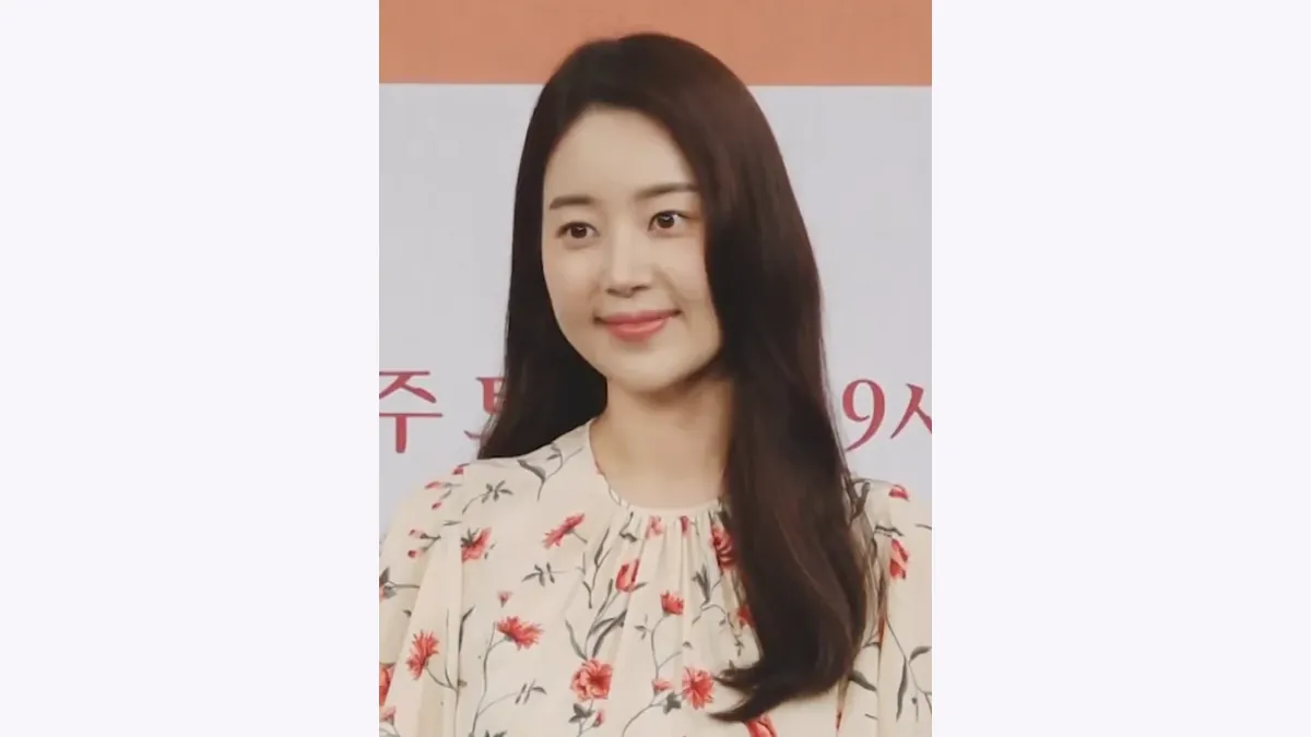 한지혜 관상: 둥근 볼과 완만한 눈썹의 흐름