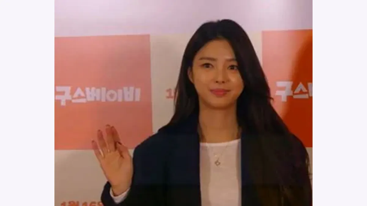 엄현경 관상: 부드러운 타원형과 가로로 놓인 눈썹