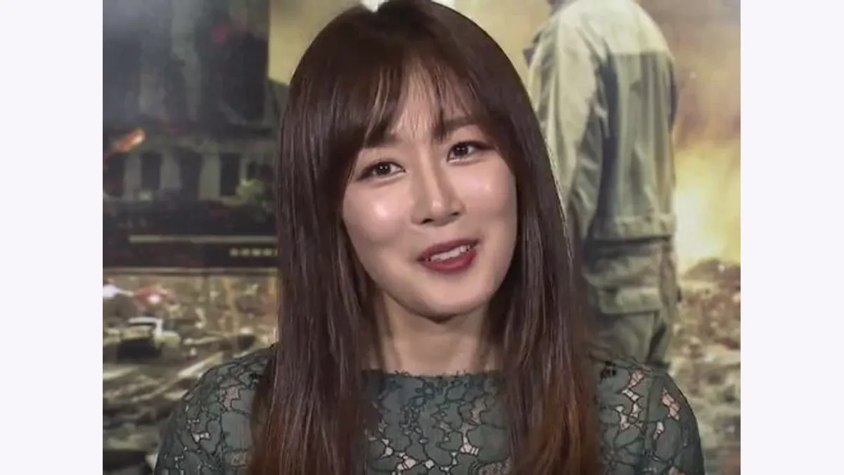 Moon Jeong-hee Face Reading: Long Eye Contours and a Soft Lower Face