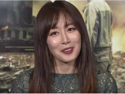 Moon Jeong-hee Face Reading: Long Eye Contours and a Soft Lower Face
