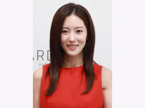 Wang Bit-na Face Reading: A Long Central Line and a Widening Smile