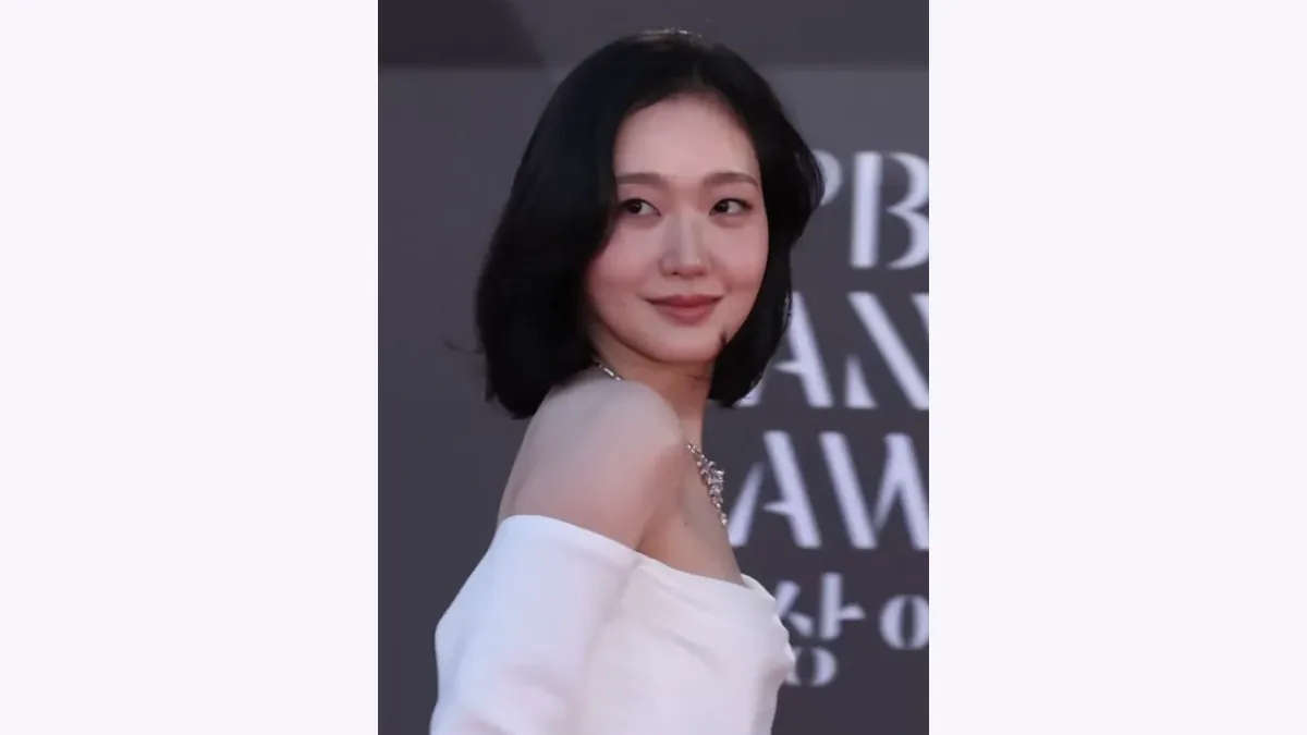 Kim Go-eun Face Reading: Low Long Eyes and Rounded Cheeks