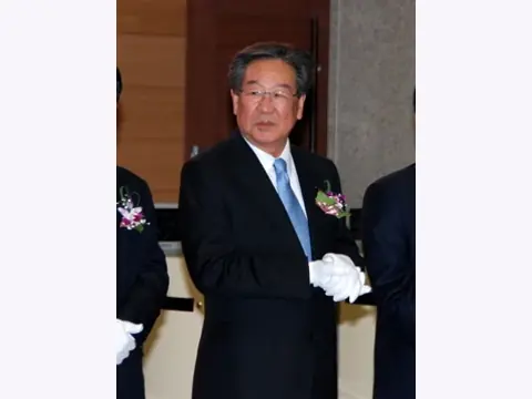 최불암 관상: 넓게 열린 이마와 둥근 하관
