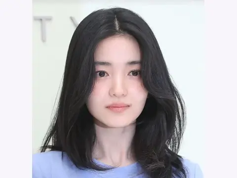 Kim Tae-ri Face Reading: Thick Brows and Rounded Eyes