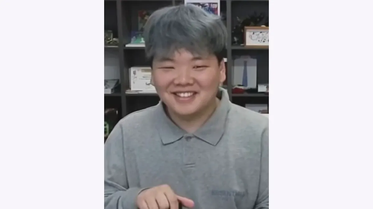 Kwaktube Face Reading: Wide Cheeks and Narrowing Smiling Eyes