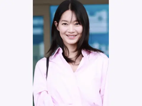 Shin Min-a Face Reading: Curved Smiling Cheeks and a Small Chin